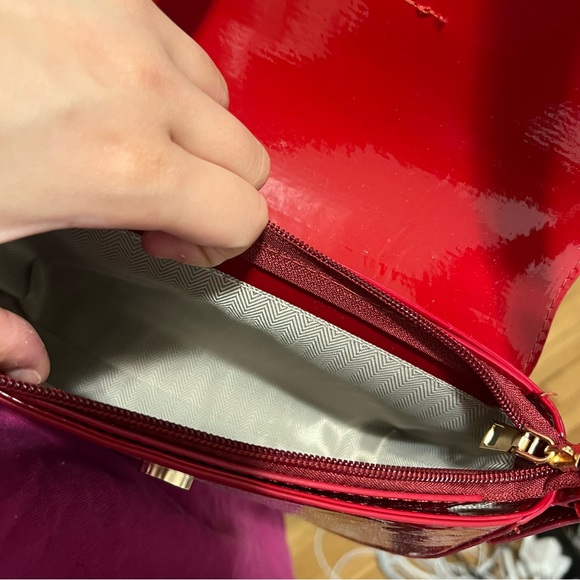 Red gold buckle handbag - Picture 3 of 3